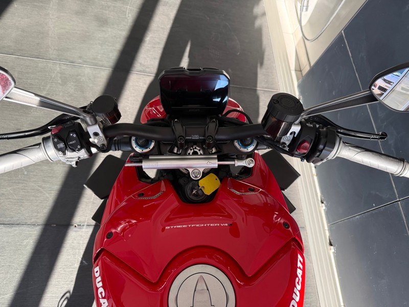 Image Ducati STREETFIGHTER V4S  