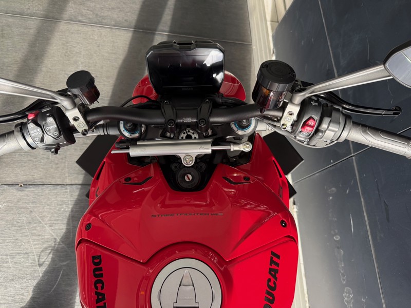 Image Ducati STREETFIGHTER V4 s  