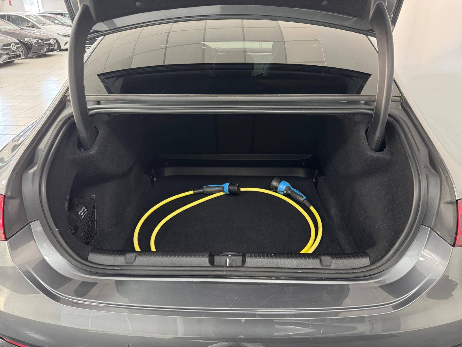 Image Mercedes-Benz EQE BERLINE EQE 350+ AMG Line  EQE SUV 350+ AMG Line