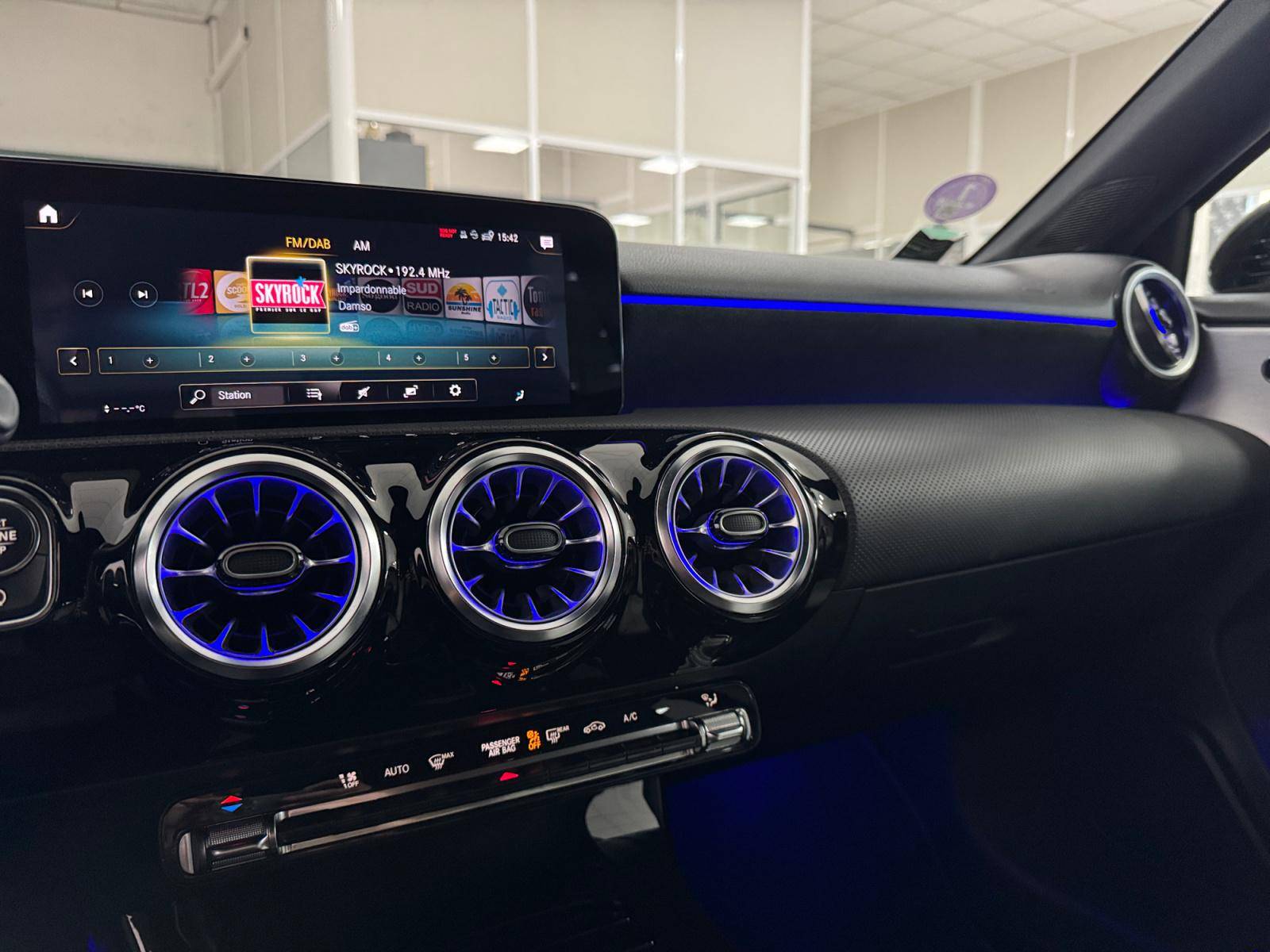 Image Mercedes-Benz CLASSE A 180 AMG Line  Classe A 180 7G-DCT AMG Line