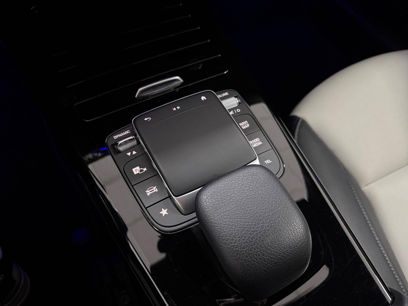 Image Mercedes-Benz CLASSE A 180 AMG Line  Classe A 180 7G-DCT AMG Line