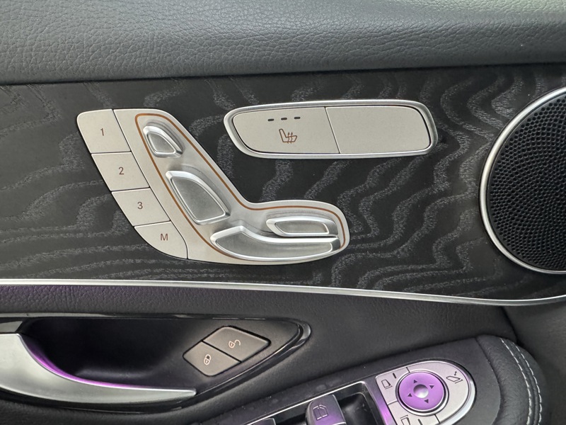 Image Mercedes-Benz GLC SUV GLC 300e 4MATIC SUV AMG Line  