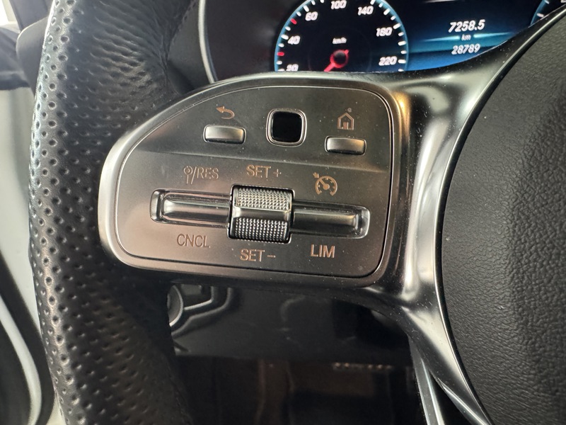 Image Mercedes-Benz GLC SUV GLC 300e 4MATIC SUV AMG Line  