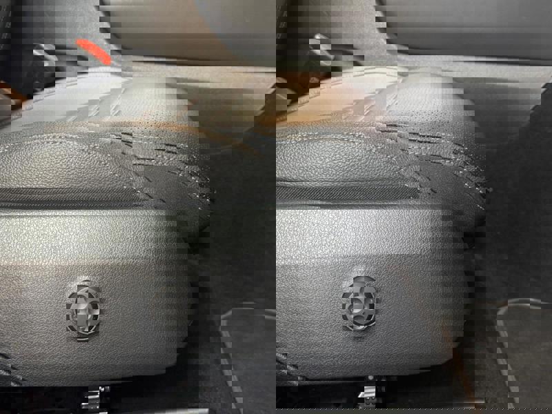 Image Mercedes-Benz GLC COUPÉ GLC 300 e Hybrid EQ 4MATIC Coupé AMG Line  GLC 300 e Hybrid EQ 4MATIC Coupé AMG Line