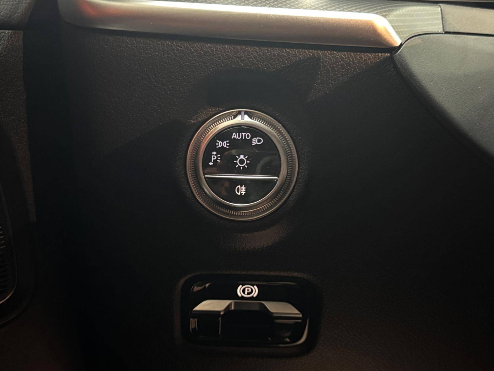 Image Mercedes-Benz CLASSE C BREAK Classe C 300 e Hybrid EQ Break Avantgarde Line  Classe C Break 300 e 9G-Tronic Avantgarde Line