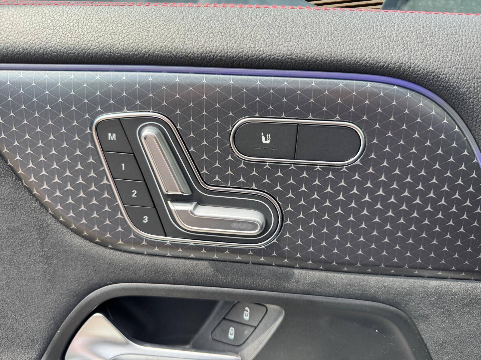 Image Mercedes-Benz GLA 200 d AMG Line  GLA 200 d AMG Line