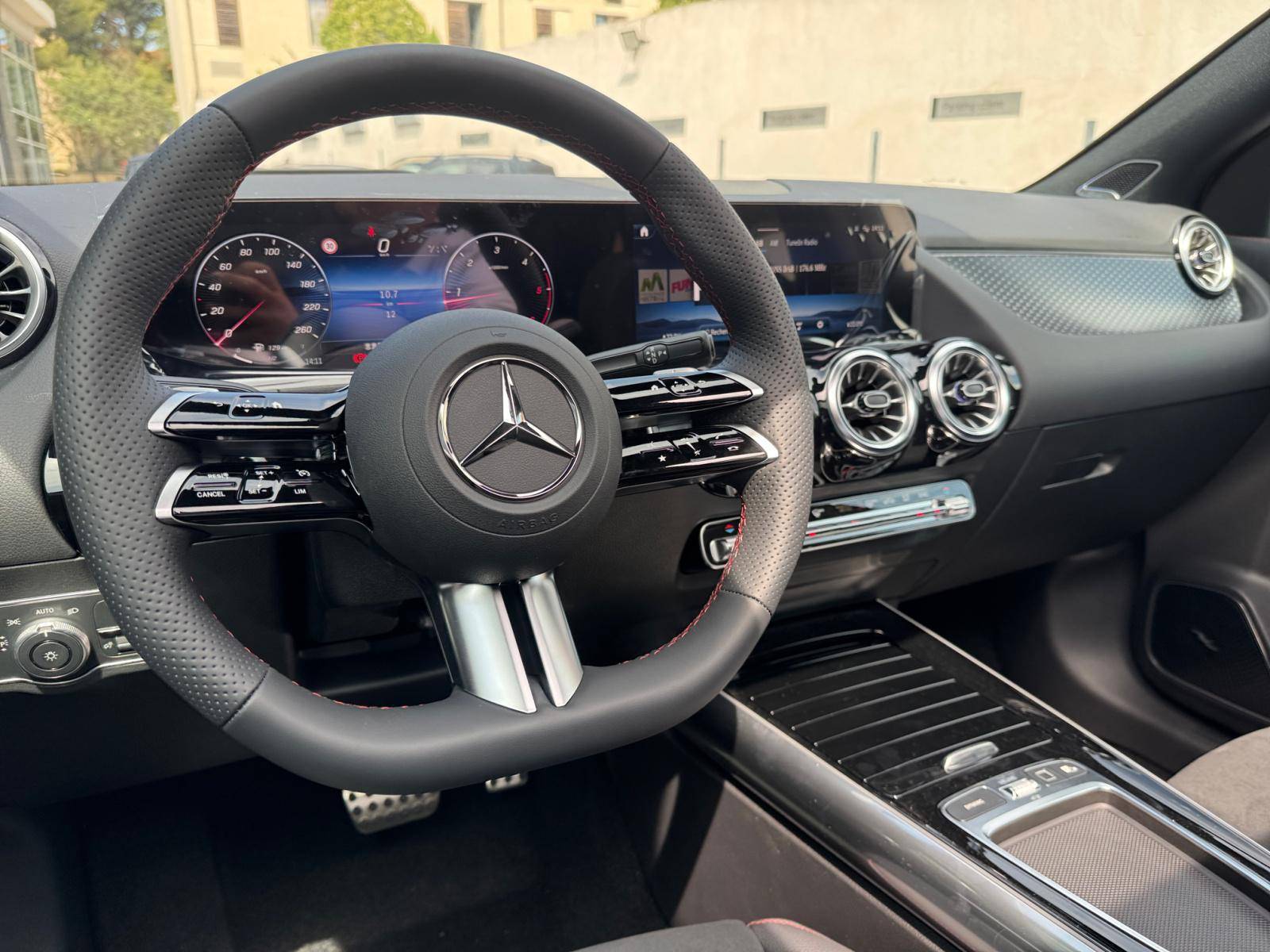 Image Mercedes-Benz GLA 200 d AMG Line  GLA 200 d AMG Line