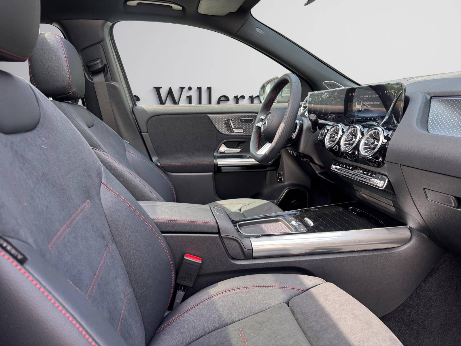 Image Mercedes-Benz GLA 200 d AMG Line  GLA 200 d AMG Line