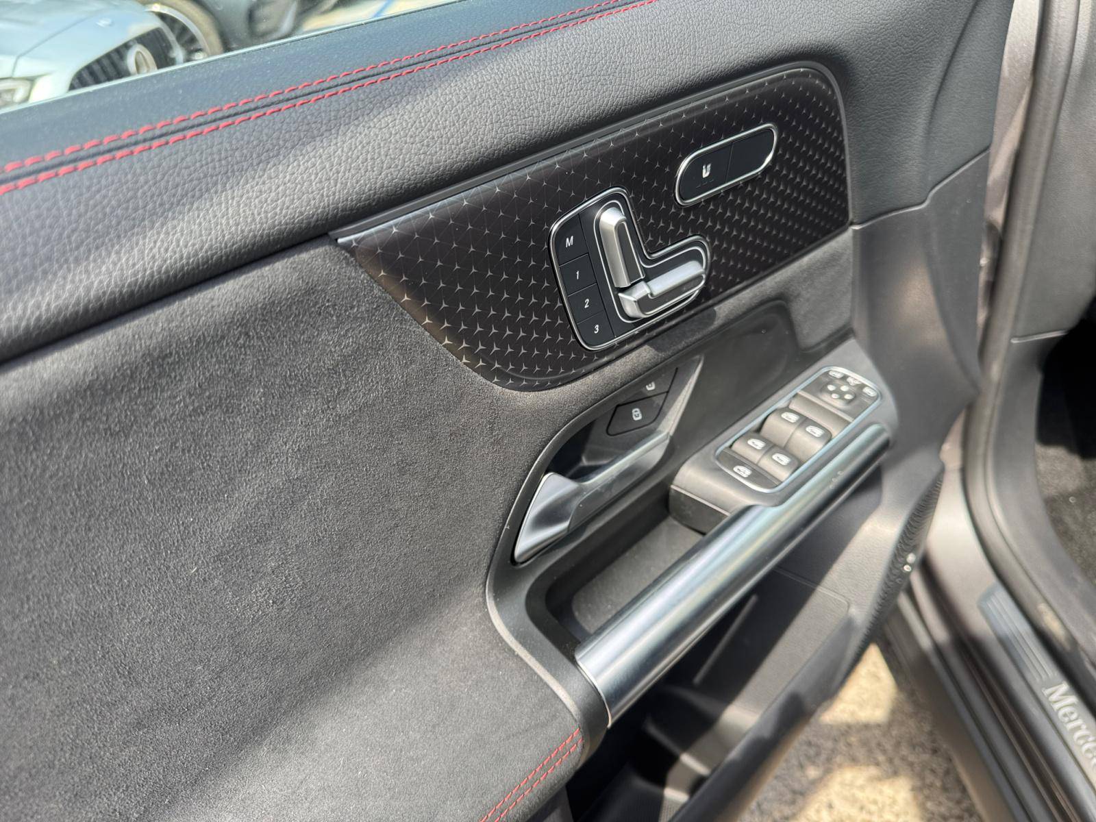 Image Mercedes-Benz GLA 200 d AMG Line  GLA 200 d AMG Line