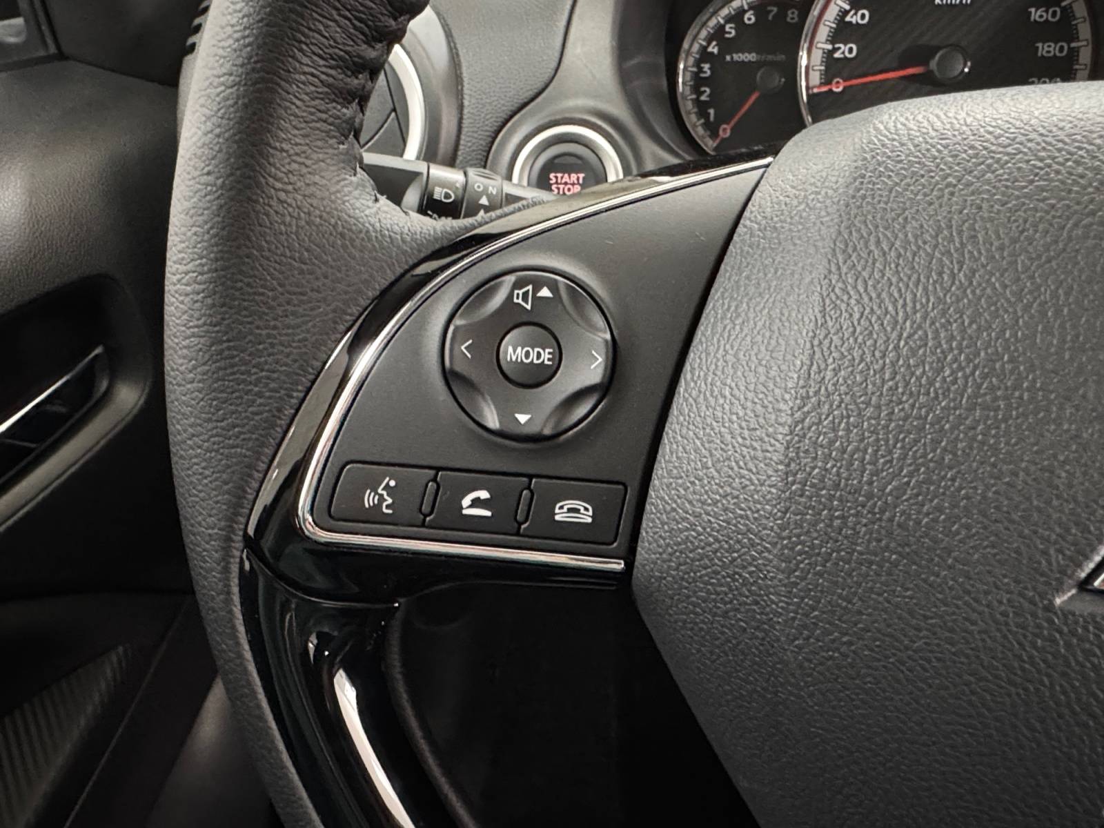 Image Mitsubishi SPACE STAR 1.2 MIVEC 71ch CVT AS&G Red Line Edition  