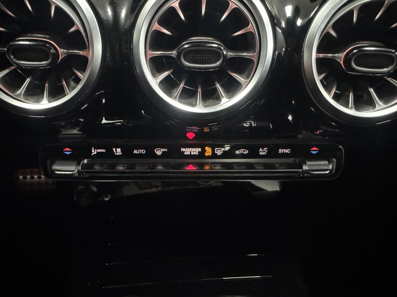 Image Mercedes-Benz CLA COUPÉ CLA 200 d Coupé AMG Line  