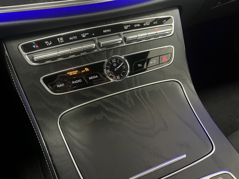 Image Mercedes-Benz CLASSE E COUPÉ Classe E 220 d 4MATIC AMG Line Coupé  Classe E Coupé 220 d 9G-Tronic 4-Matic AMG Line