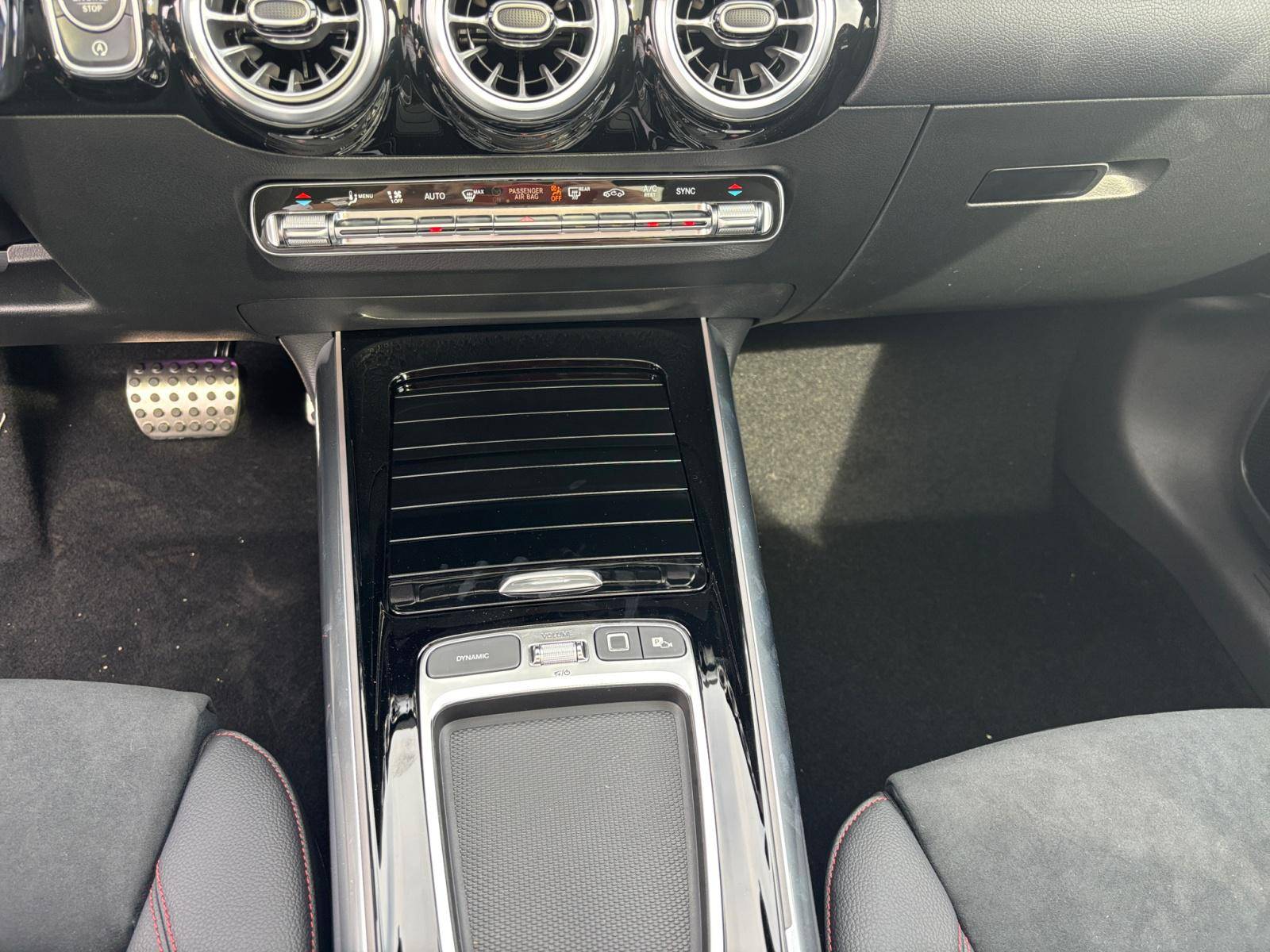 Image Mercedes-Benz GLA 200 d AMG Line  GLA 200 d AMG Line