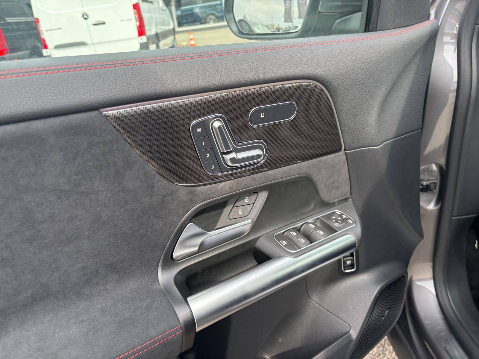 Image Mercedes-Benz GLA 200 d AMG Line  GLA 200 d AMG Line