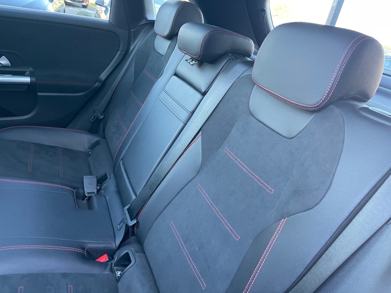 Image Mercedes-Benz CLASSE B 200 d AMG Line Edition  Classe B 200 d 8G-DCT AMG Line Edition