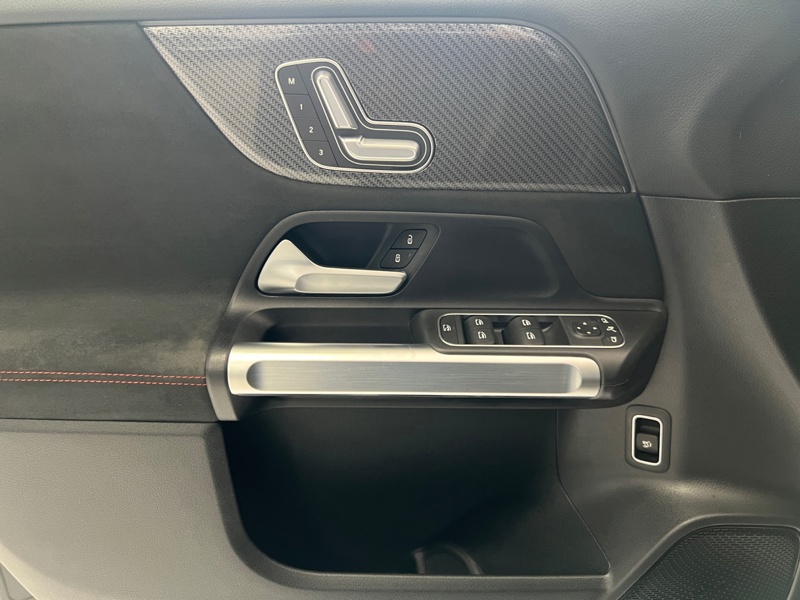 Image Mercedes-Benz GLB 200 d AMG Line  GLB 200 d 8G-DCT AMG Line