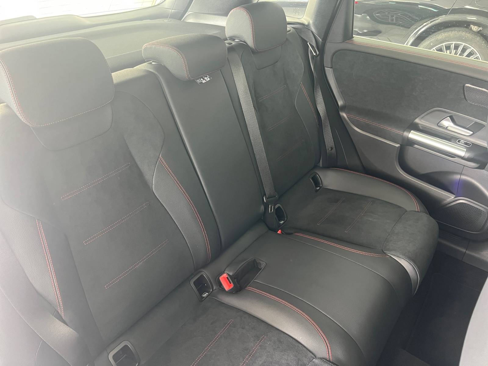 Image Mercedes-Benz CLASSE B 200 d AMG Line  Classe B 200 d AMG Line