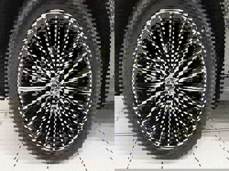 Image Mercedes-Benz GLC SUV GLC 220 d 4MATIC AMG Line  GLC 220 d 4MATIC AMG Line