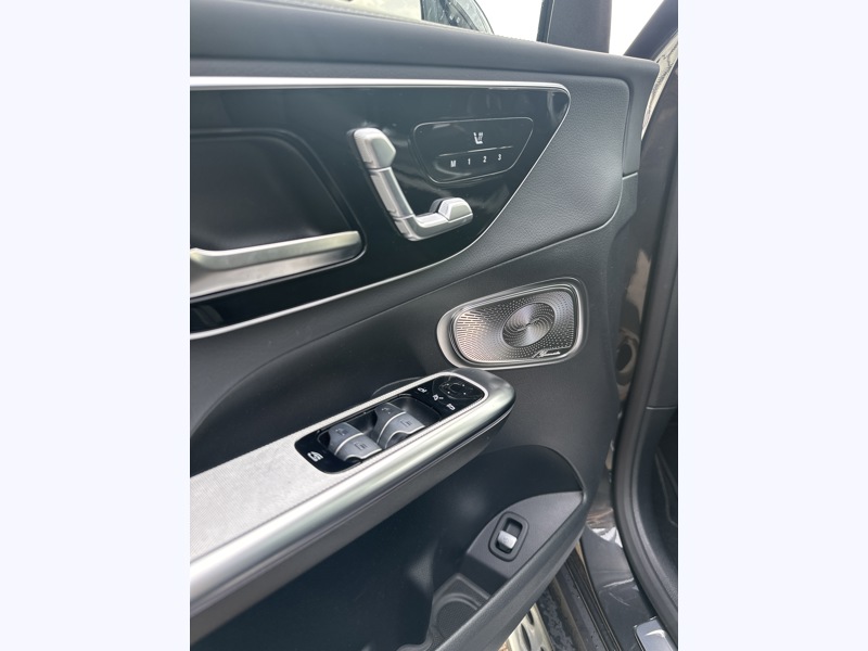 Image Mercedes-Benz GLC SUV GLC 220 d 4MATIC AMG Line  GLC 220 d 4MATIC AMG Line