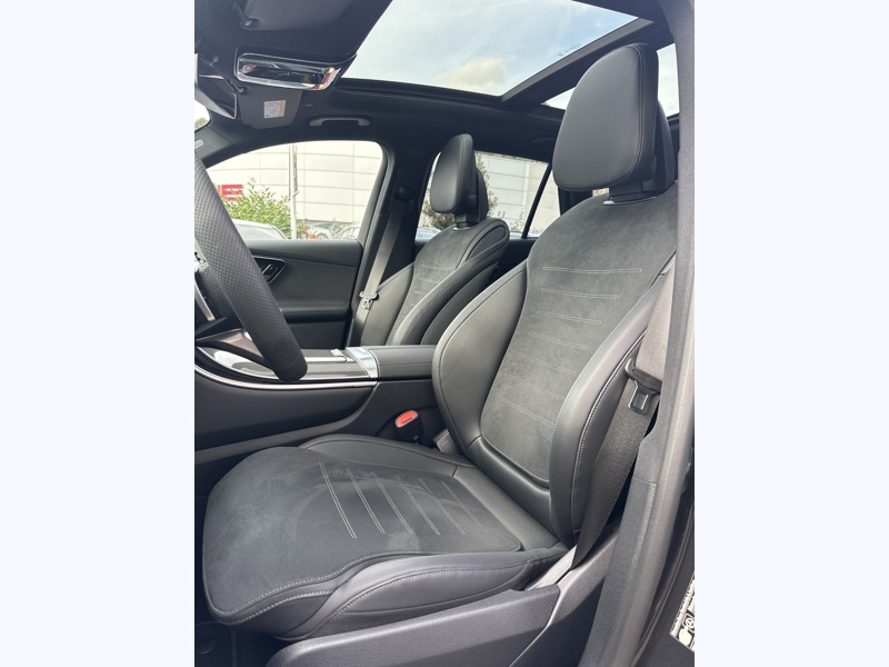 Image Mercedes-Benz GLC SUV GLC 220 d 4MATIC AMG Line  GLC 220 d 4MATIC AMG Line