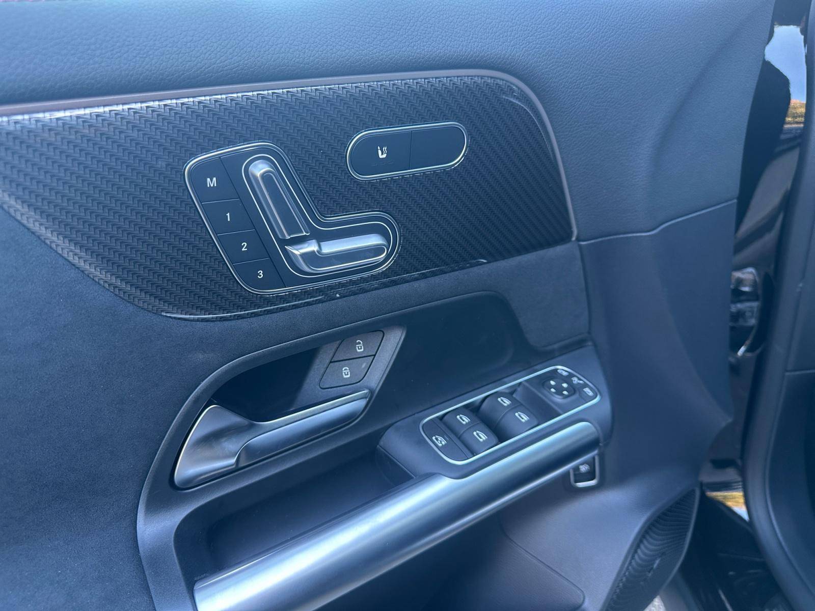 Image Mercedes-Benz GLA 200 d AMG Line  GLA 200 d AMG Line