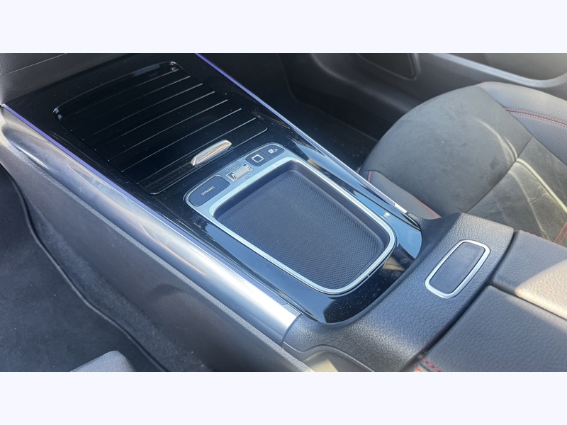 Image Mercedes-Benz GLA 250 e Hybrid EQ AMG Line  