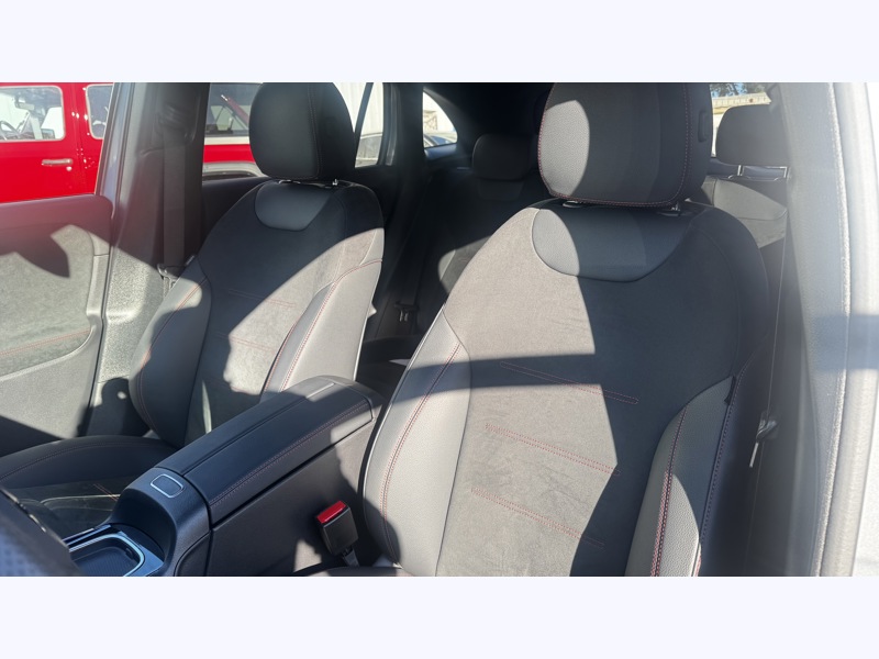 Image Mercedes-Benz GLA 250 e Hybrid EQ AMG Line  